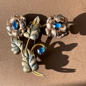 Vintage gold filled floral brooch with blue crystals/rhinestones